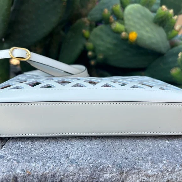 Gucci Traforata Flap Crossbody Bag - Picture 3 of 10